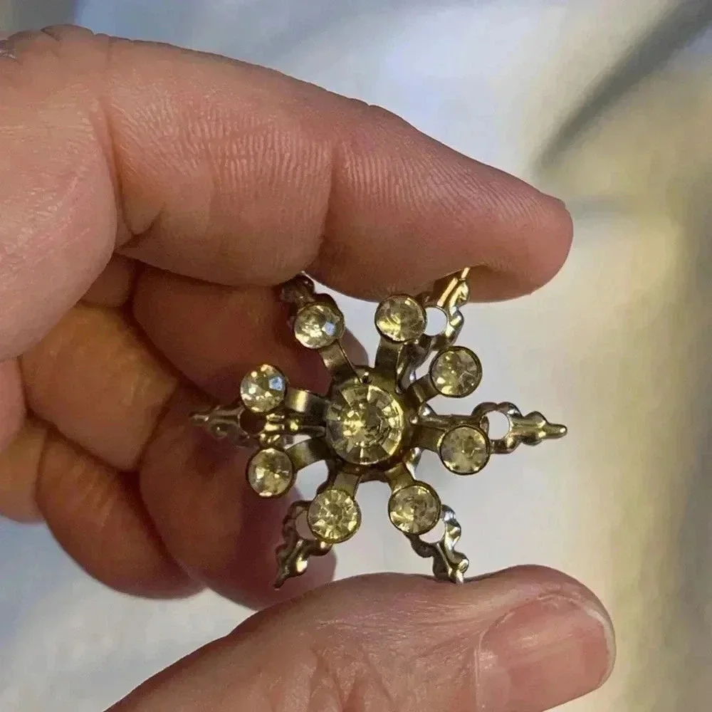 Vintage Snowflake 1945ish Mid Century Atomic Era  Rhinestone pin / Brooch